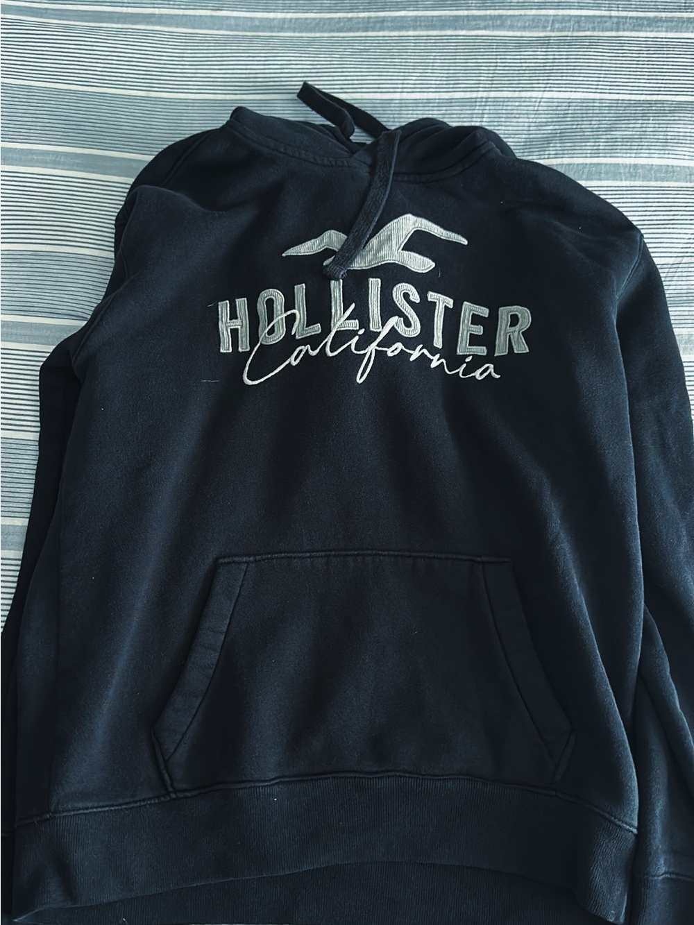 Hollister Men's Black Pullover Hoodie with White Logo